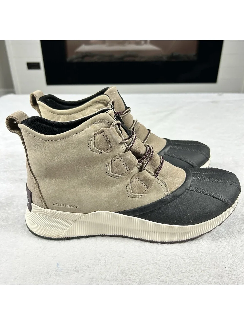Sorel Out N About III Classic Waterproof Duck Boots Women’s Size 10 Tan Black